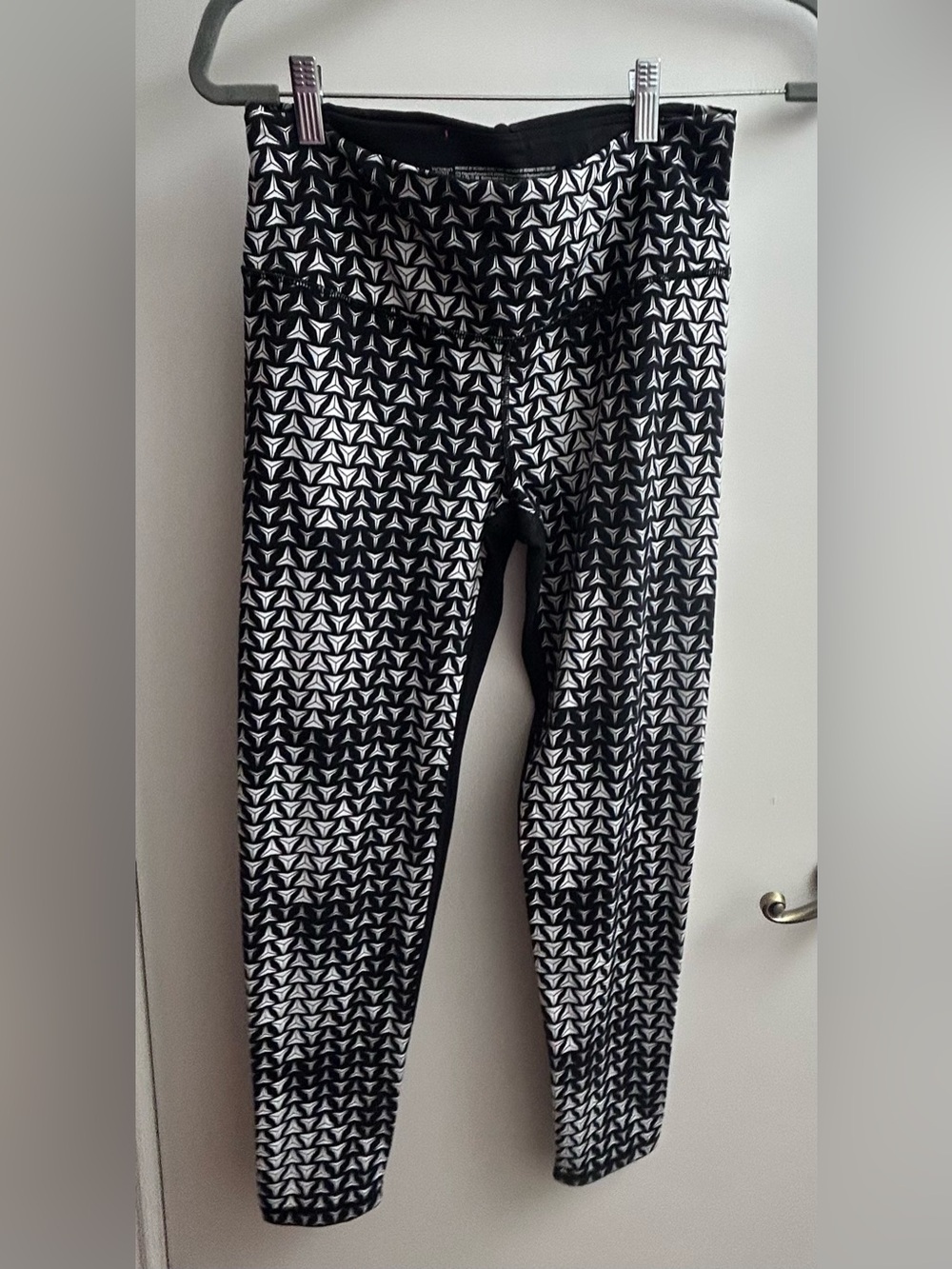 RARE VICTORIA'S SECRET VSX SPORT KNOCKOUT TIGHT BLACK & WHITE DESIGNS Size Med
